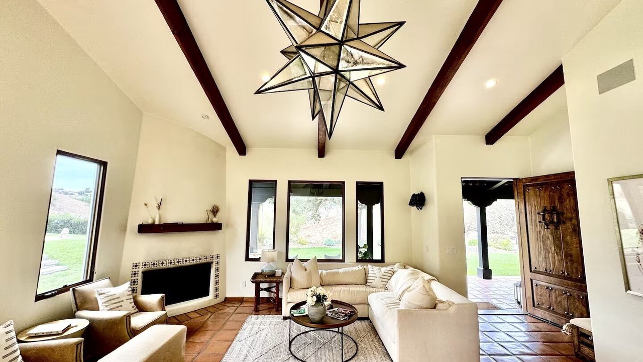 Photo of Livingroom in Ballard