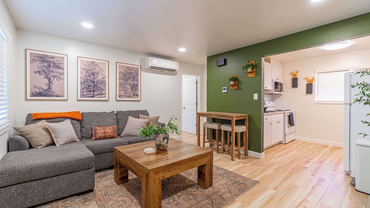 Photo of Livingroom in West University
