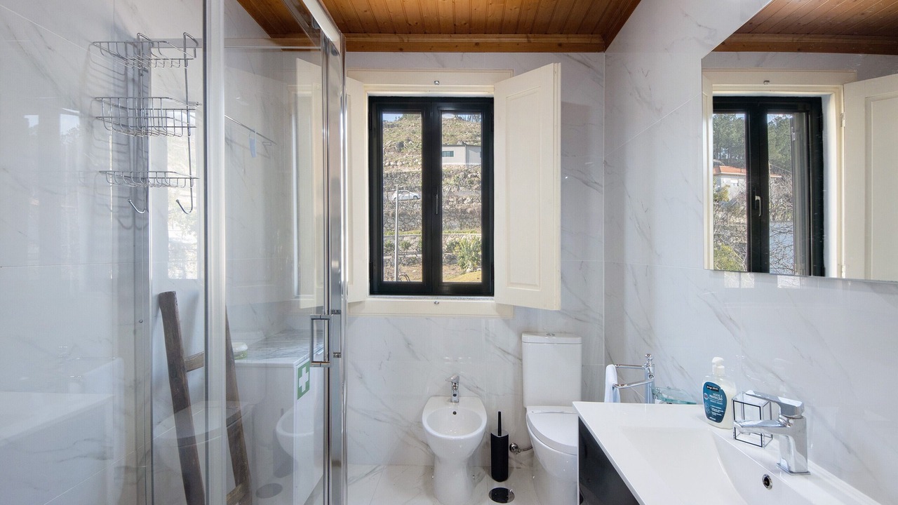 Photo of Bathroom in Resende