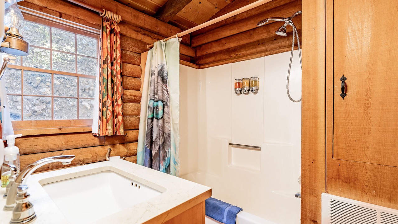 Photo of Bathroom in Pine Mountain Club