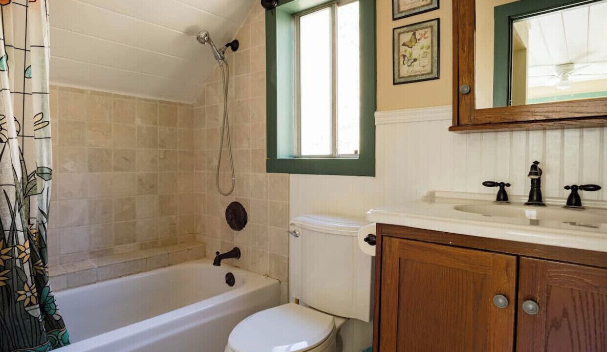Photo of Bathroom in Pine Mountain Club