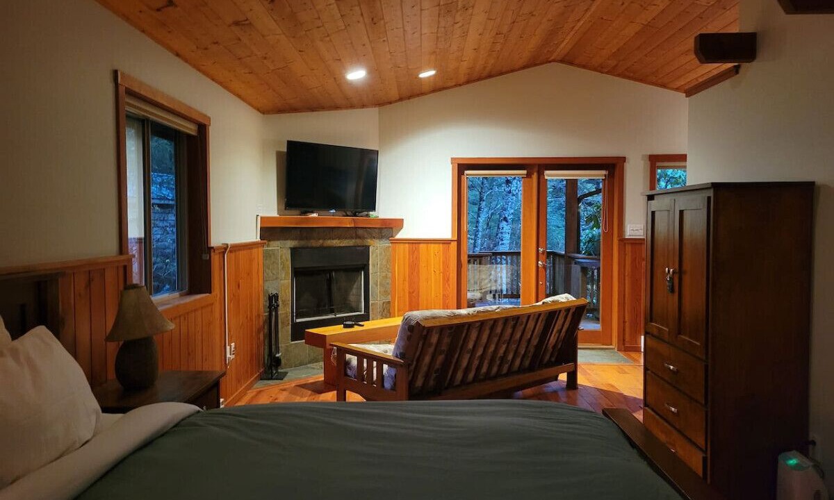 Photo of Bedroom in Ucluelet