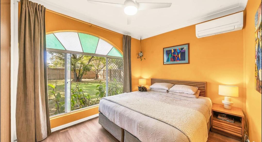 Photo of Bedroom in One Mile