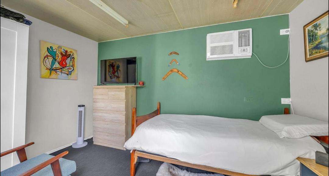 Photo of Bedroom in One Mile