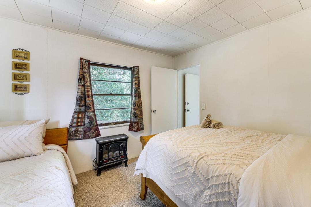 Photo of Bedroom in Running Springs