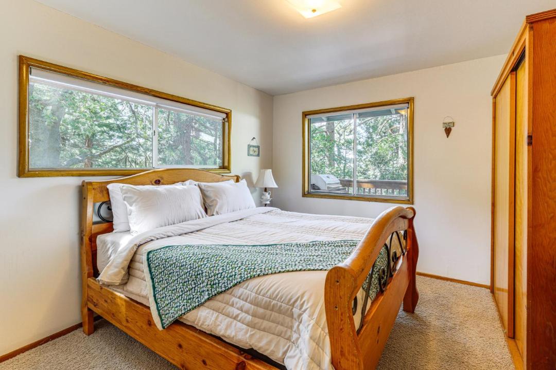 Photo of Bedroom in Running Springs