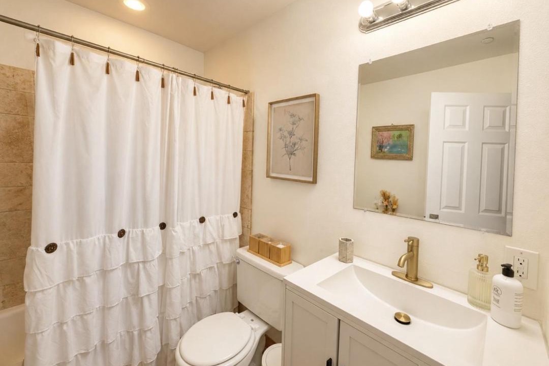 Photo of Bathroom in Mira Monte