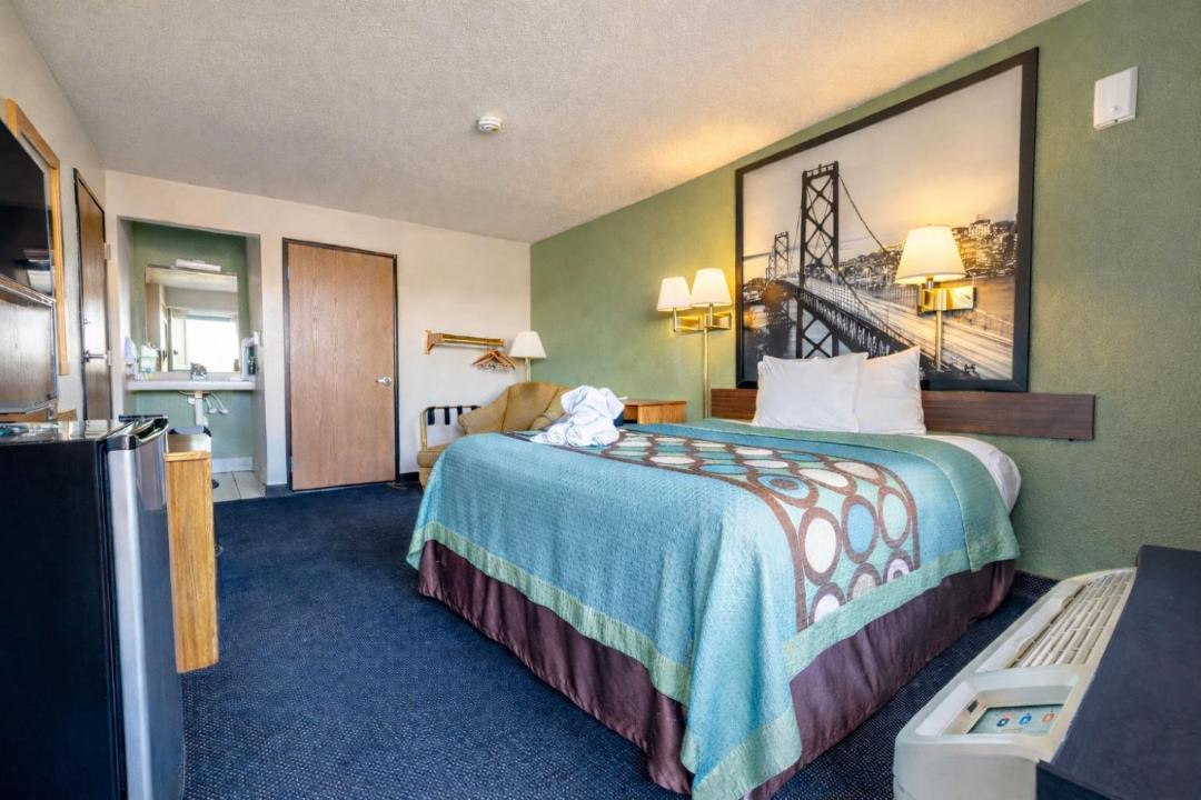 Photo of Bedroom in Barstow