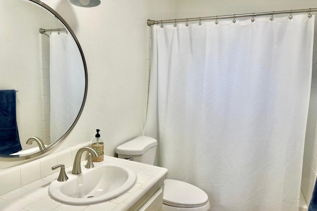 Photo of Bathroom in Raisin