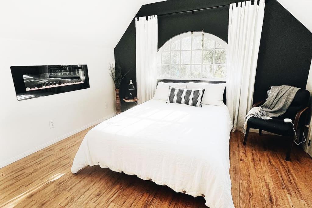 Photo of Bedroom in Idyllwild