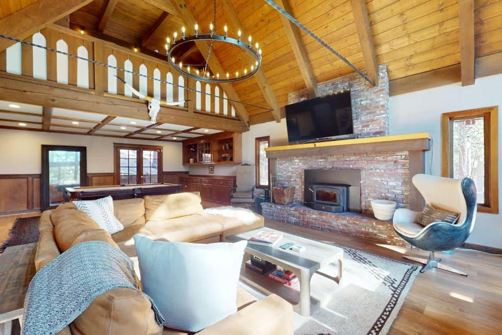 Photo of Livingroom in Round Hill Village