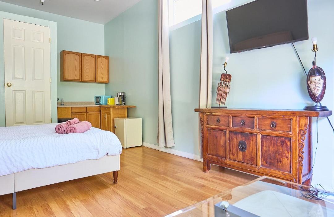 Photo of Bedroom in Central Malibu
