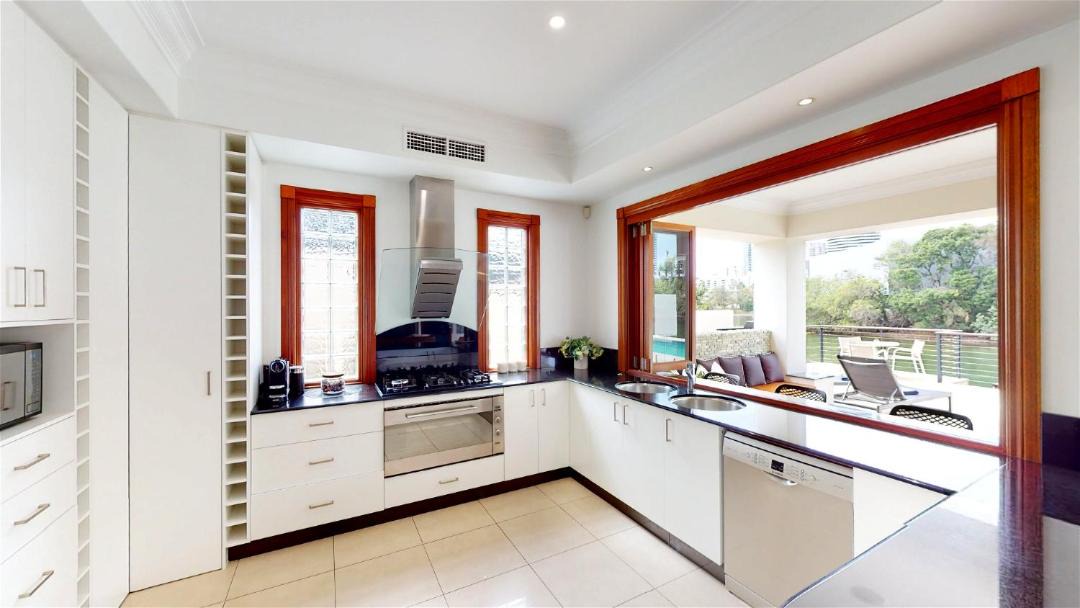 Photo of Kitchen in Broadbeach Waters