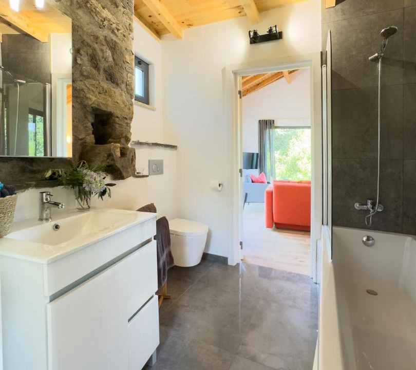 Photo of Bathroom in Mortagua