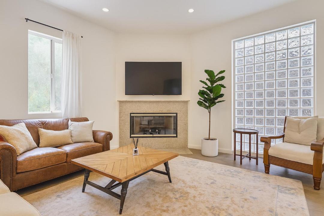 Photo of Livingroom in Central Malibu