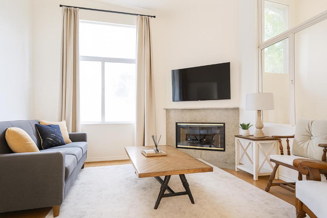 Photo of Livingroom in Central Malibu