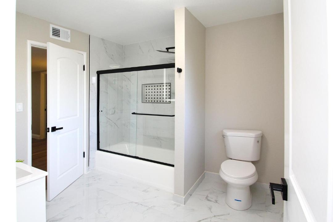 Photo of Bathroom in Raisin
