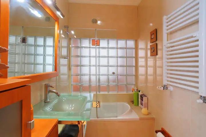 Photo of Bathroom in Aldeia Galega