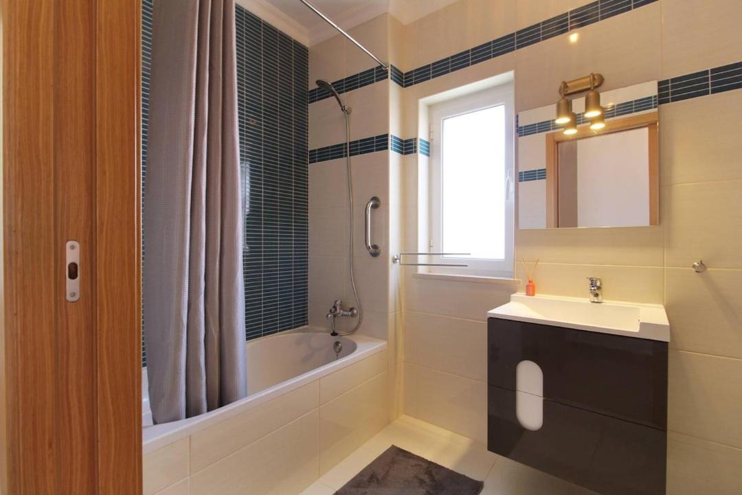 Photo of Bathroom in Vila Nova de Milfontes