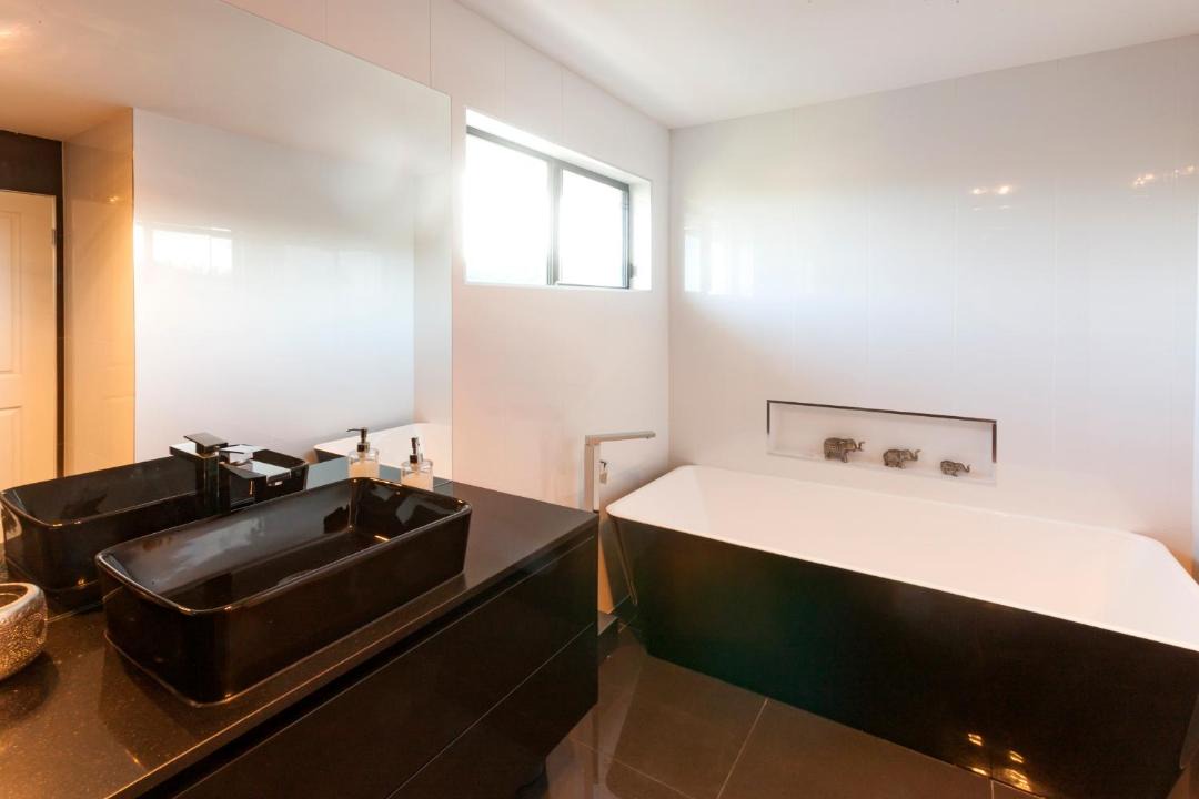 Photo of Livingroom in Mermaid Waters