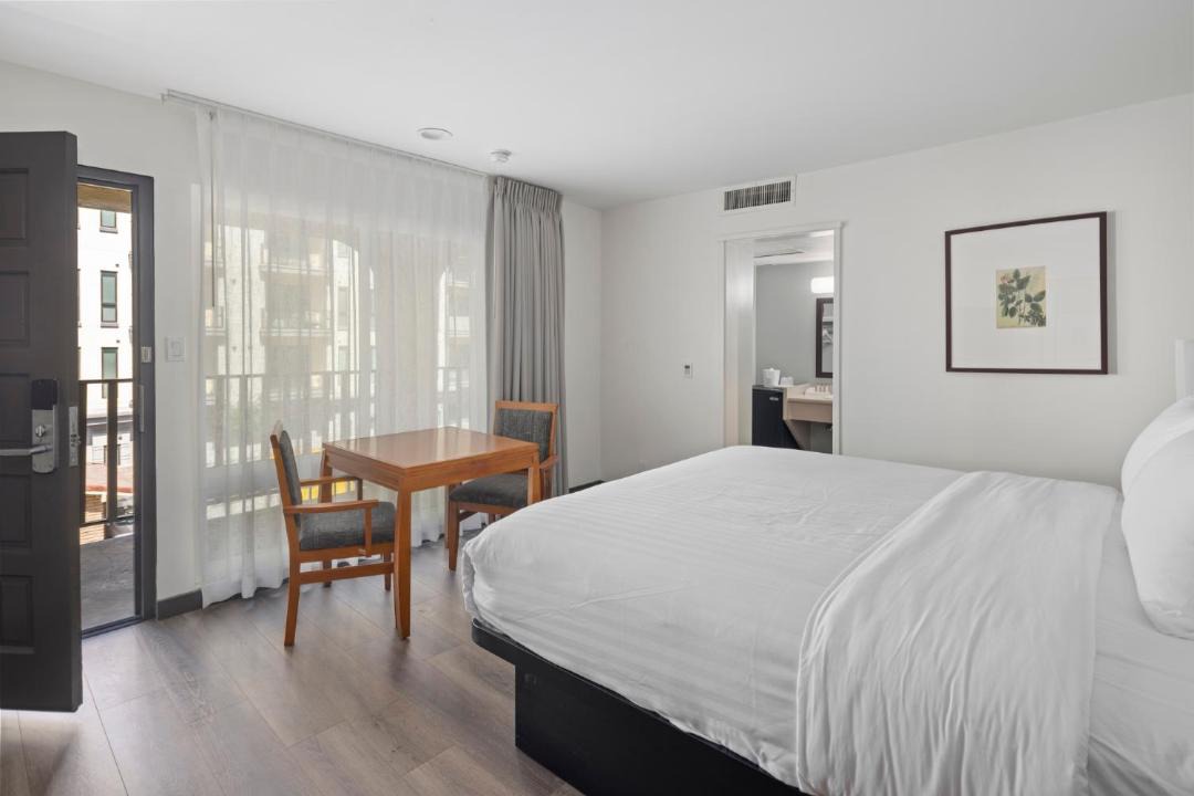 Photo of Bedroom in Pacific - Edison