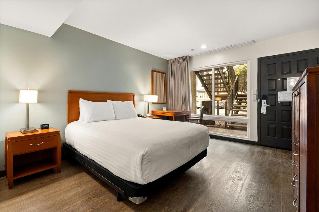 Photo of Bedroom in Pacific - Edison