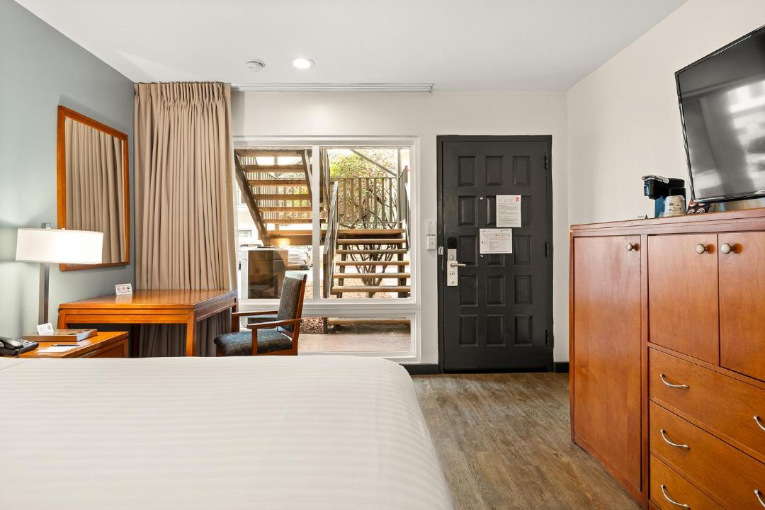Photo of Bedroom in Pacific - Edison