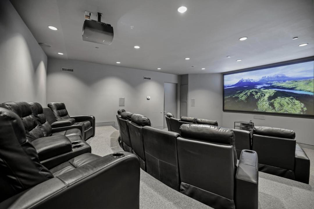 Photo of Livingroom in Central Malibu