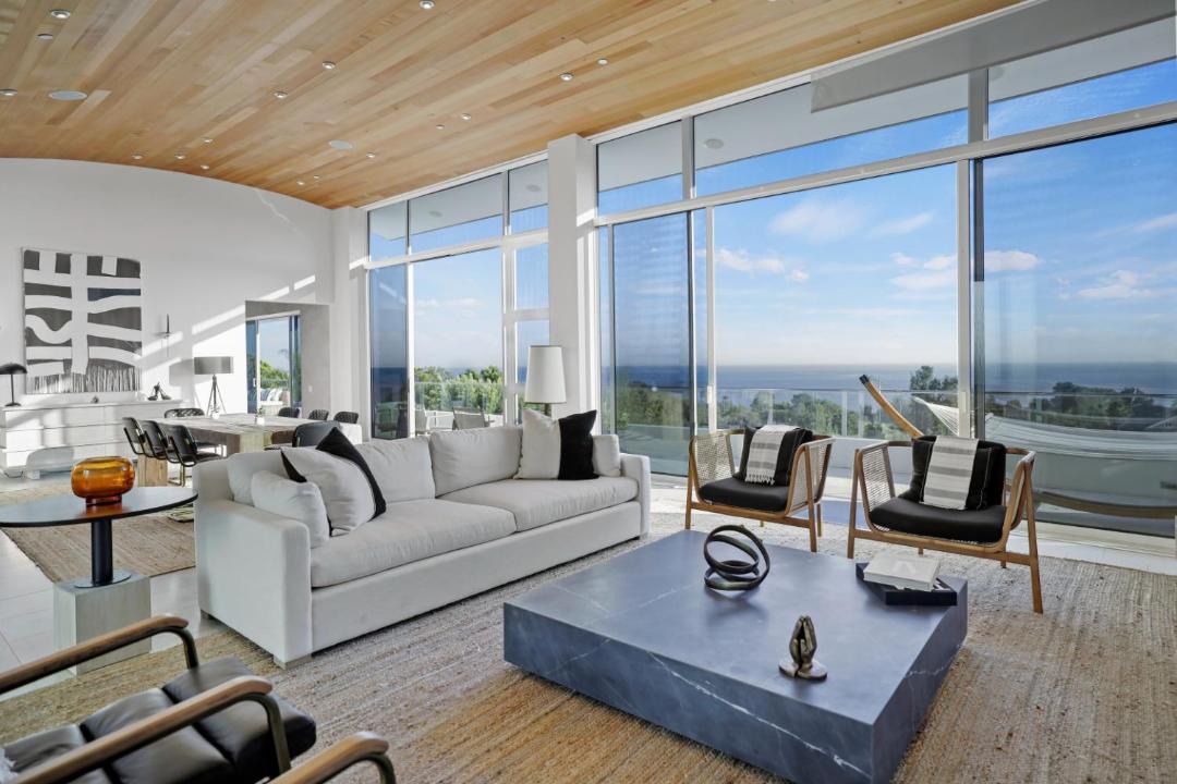 Photo of Livingroom in Central Malibu