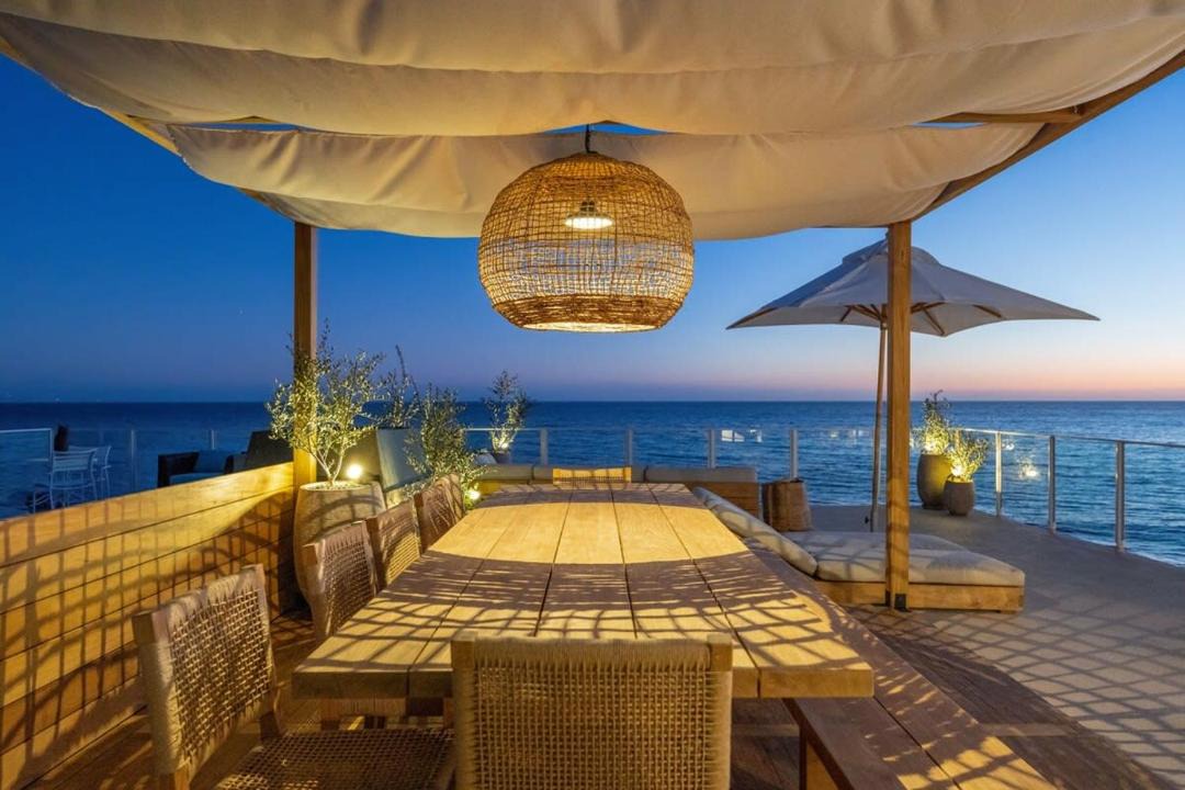 Photo of Patio Balcony in Eastern Malibu