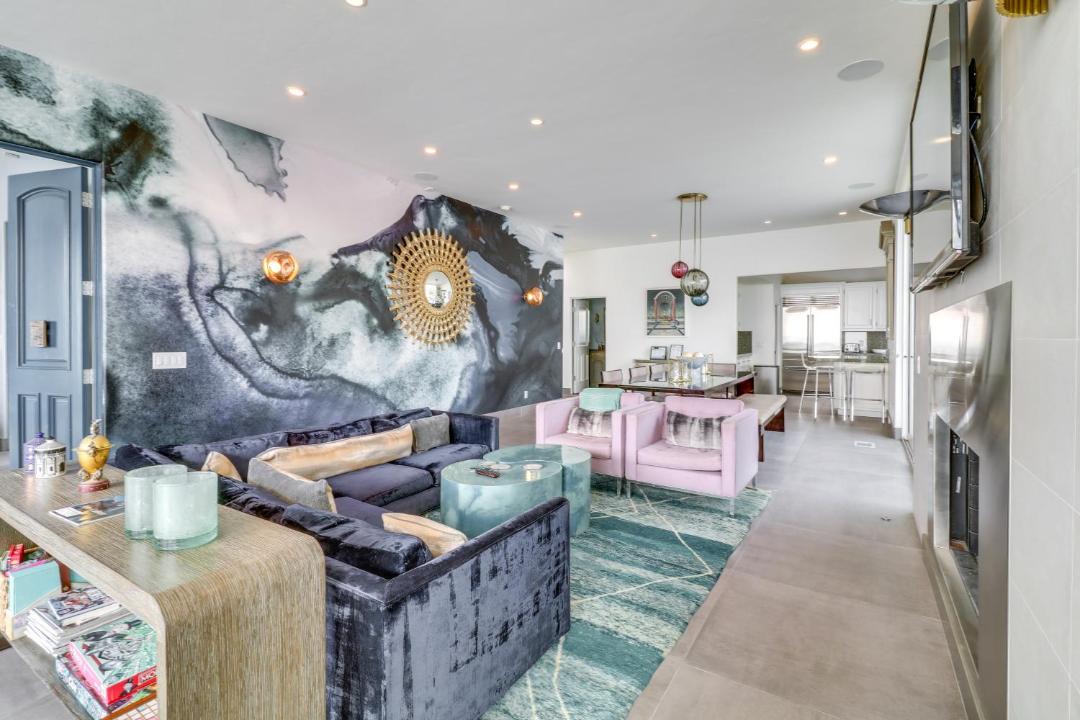 Photo of Livingroom in Central Malibu