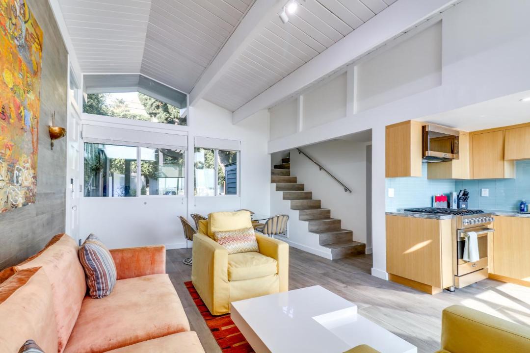 Photo of Livingroom in Central Malibu