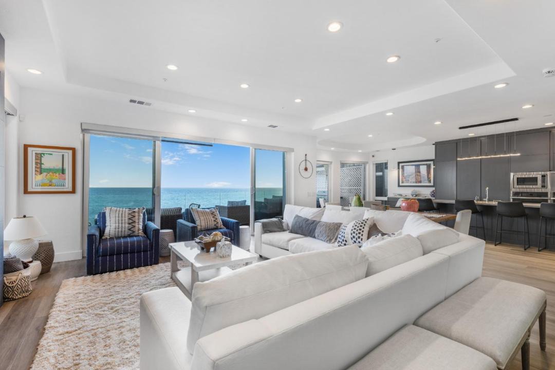 Photo of Livingroom in Central Malibu