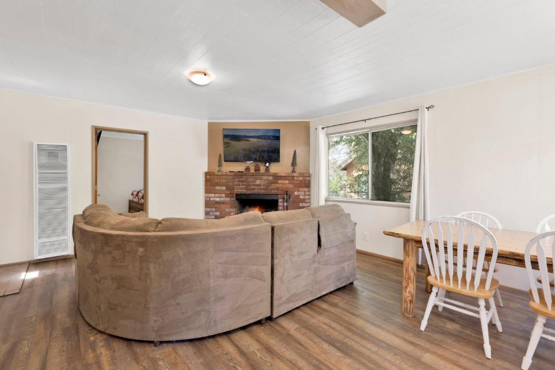 Photo of Livingroom in Big Bear Lake