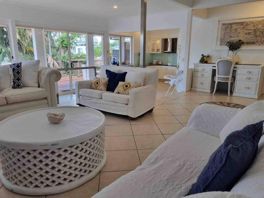 Photo of Livingroom in Mermaid Waters