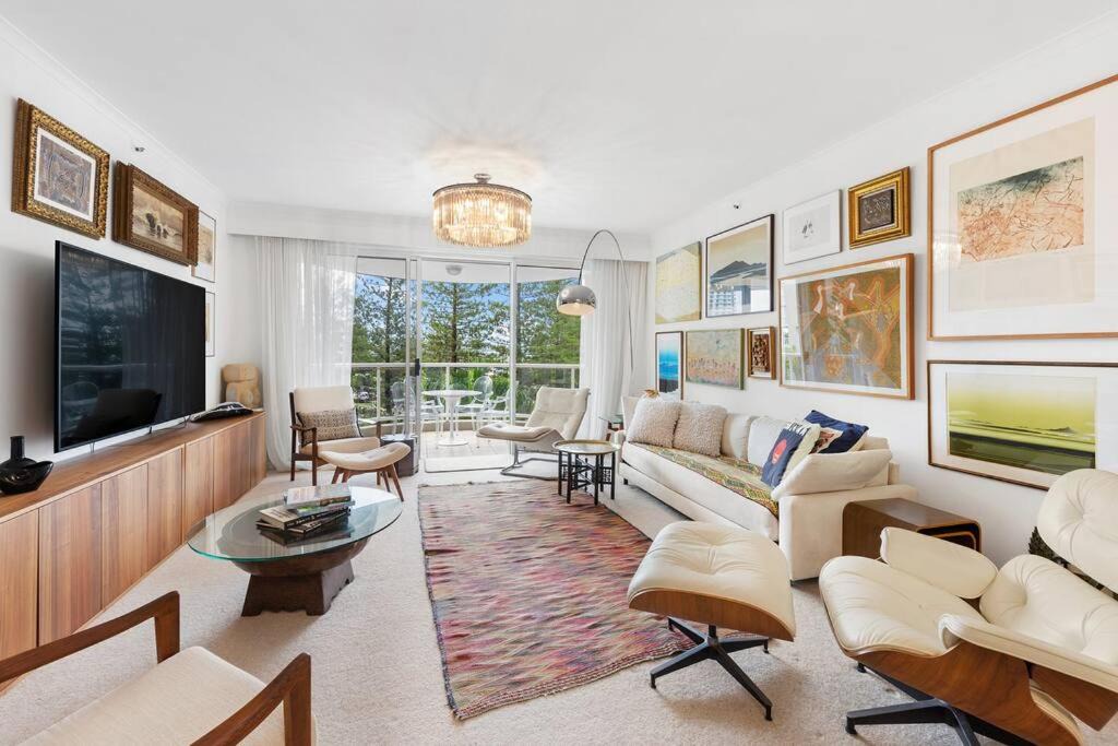 Photo of Livingroom in Main Beach