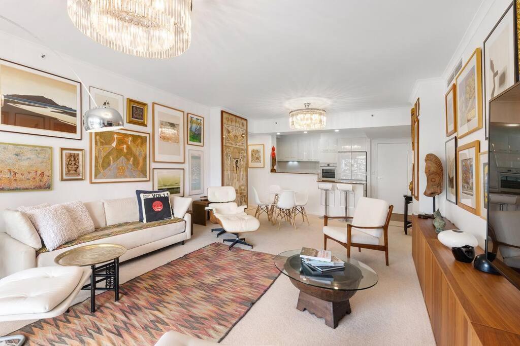 Photo of Livingroom in Main Beach