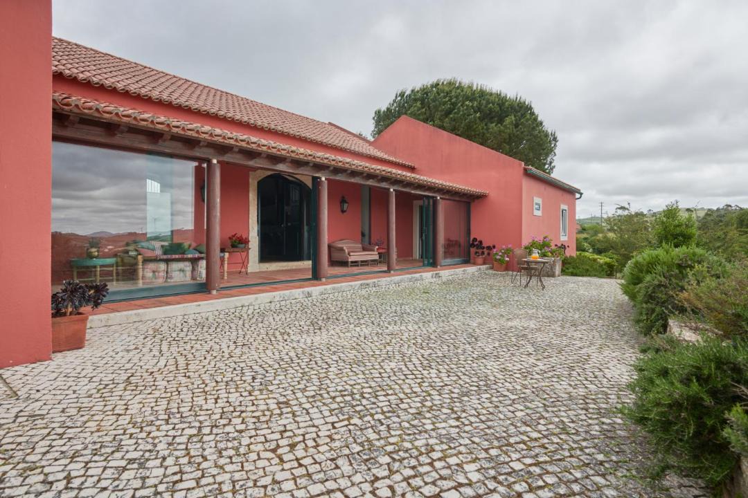 Photo of Buildings in Sobral de Monte Agraco