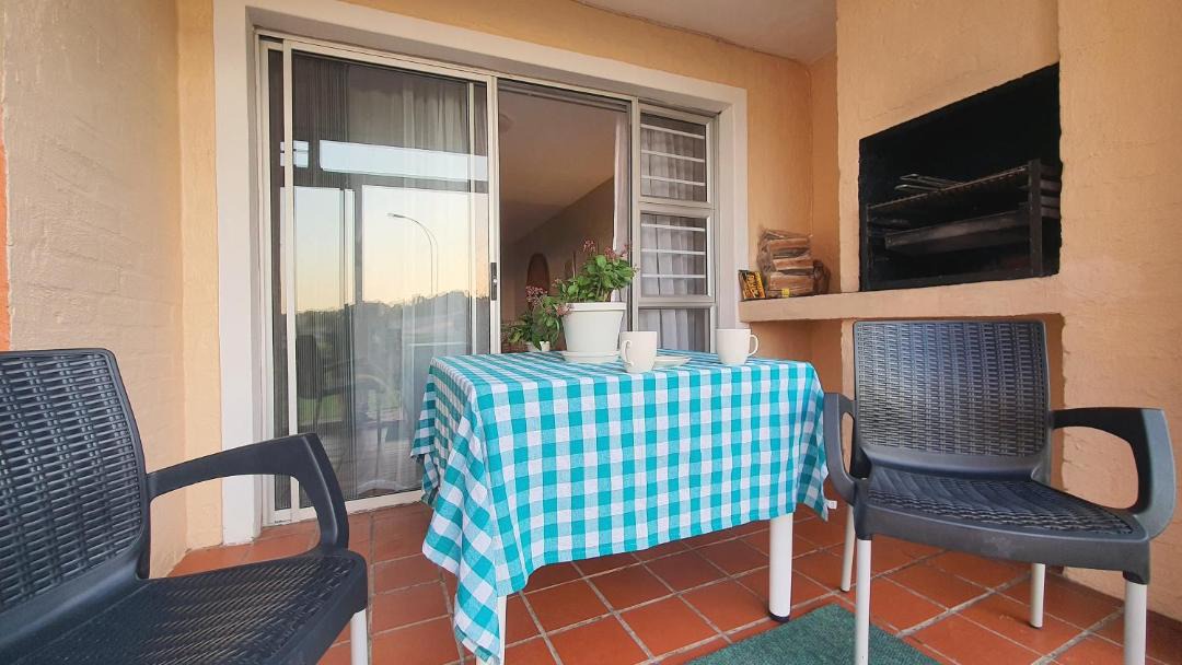 Photo of Livingroom in Aston Bay