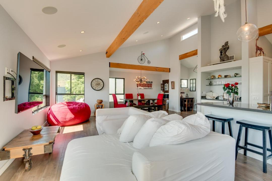 Photo of Livingroom in Malibu