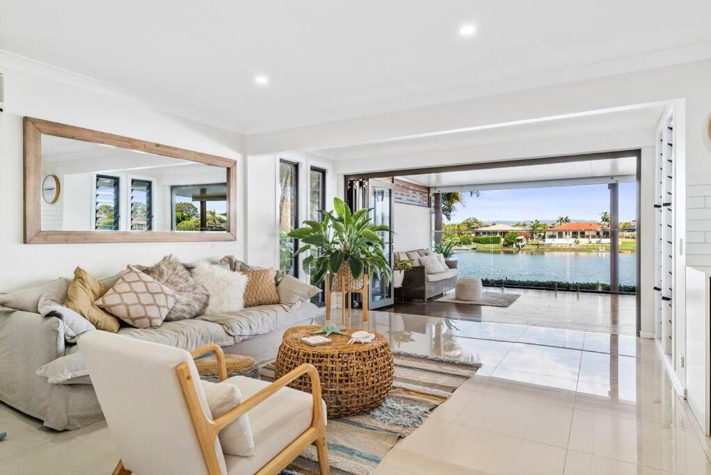 Photo of Livingroom in Broadbeach Waters
