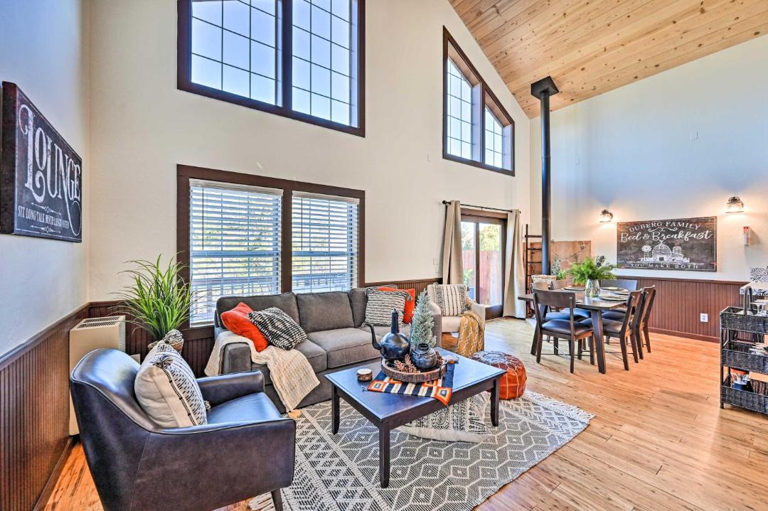 Photo of Livingroom in Julian