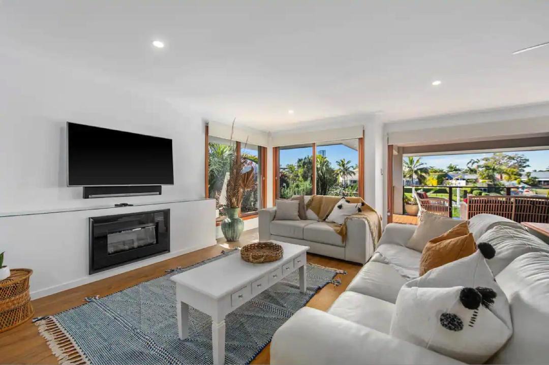Photo of Livingroom in Broadbeach Waters