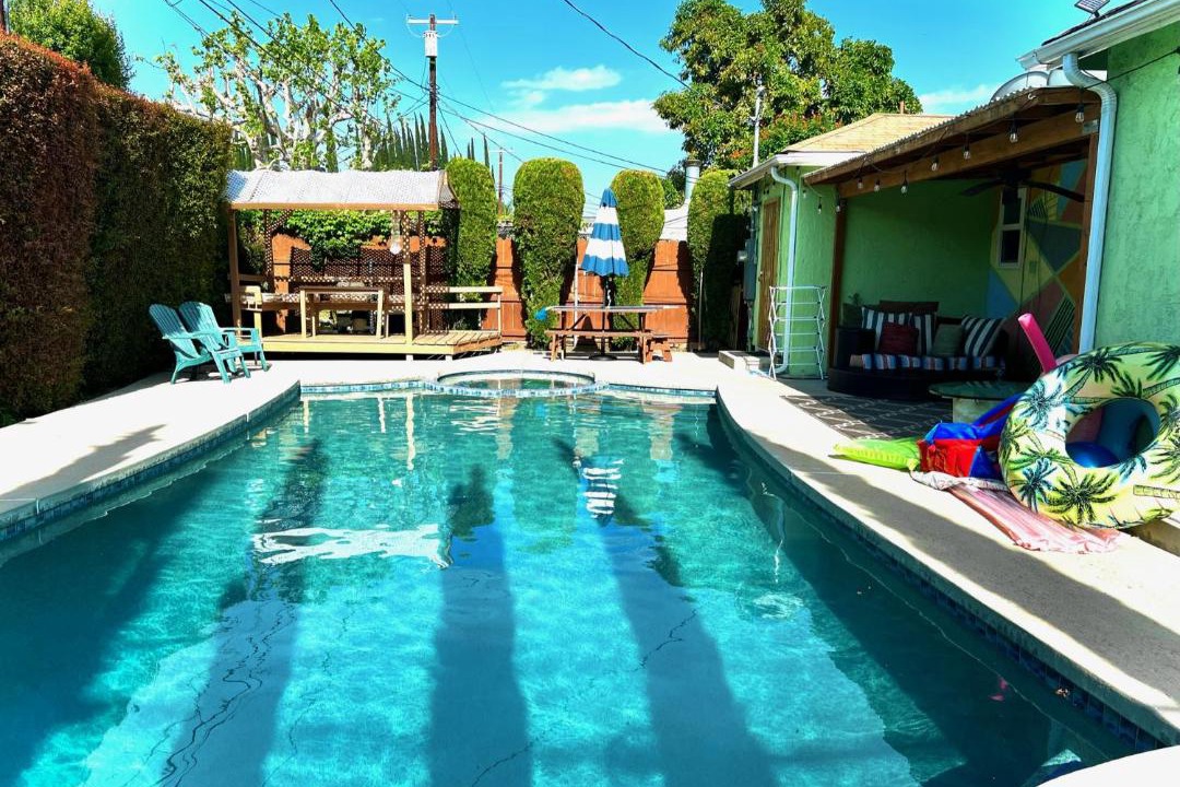 Photo of Others in Encino