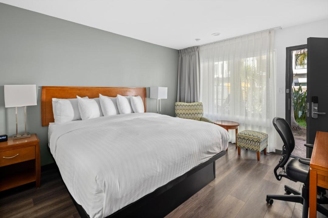 Photo of Bedroom in Pacific - Edison