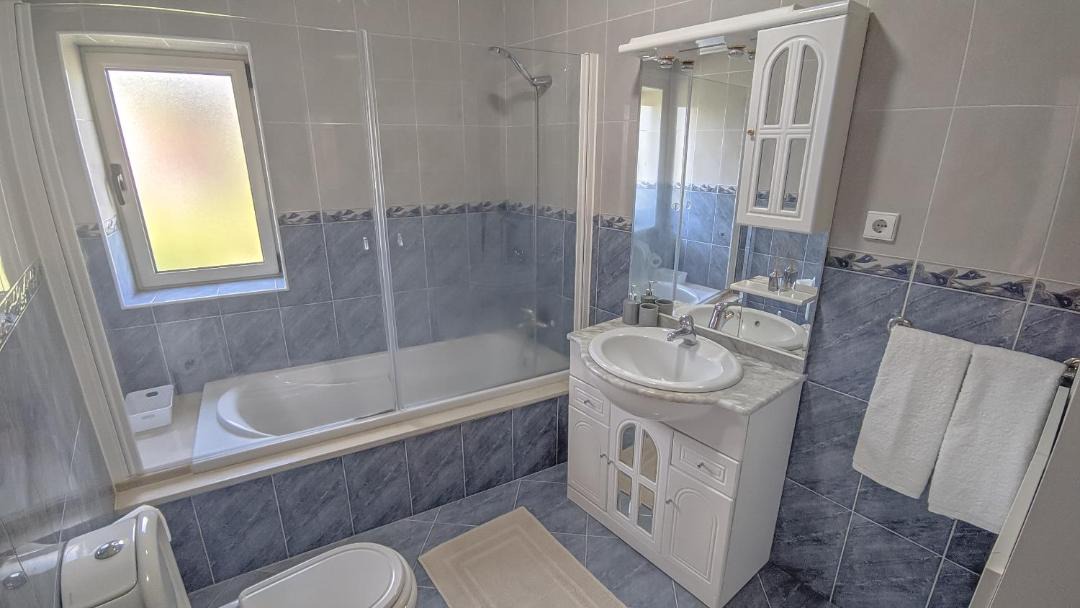 Photo of Bathroom in Mesao Frio