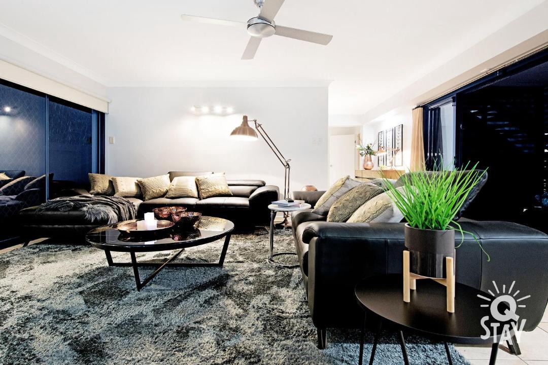 Photo of Livingroom in Broadbeach Waters