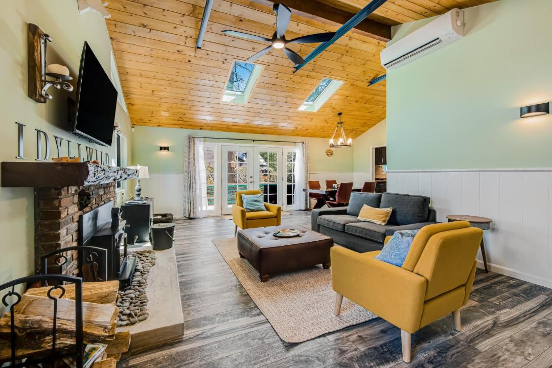 Photo of Livingroom in Idyllwild