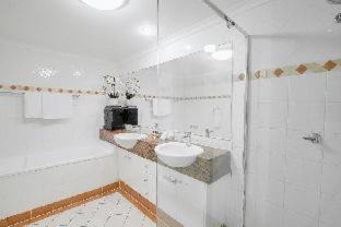 Photo of Bathroom in Main Beach