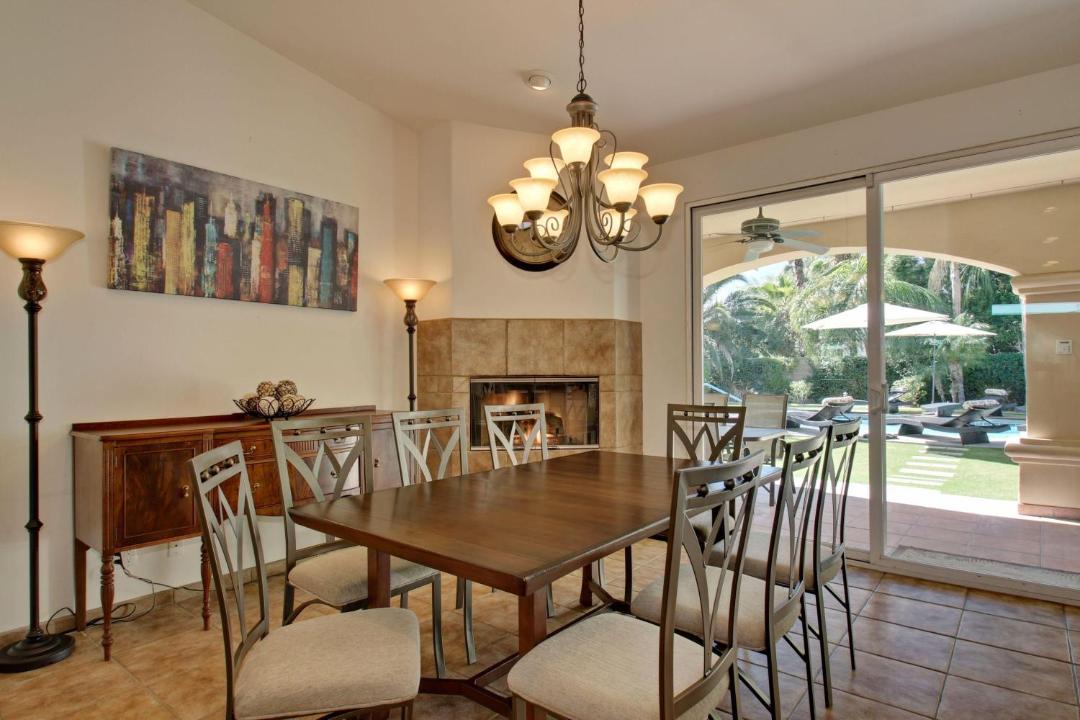 Photo of Livingroom in Racquet Club South